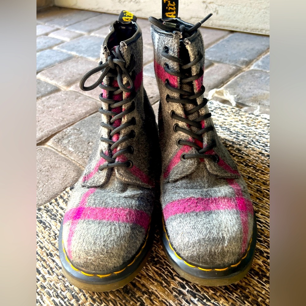 Dr Martens pink and grey wool plaid lace up combat boots size 9